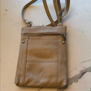 Elegant Tan Leather Crossbody Bag